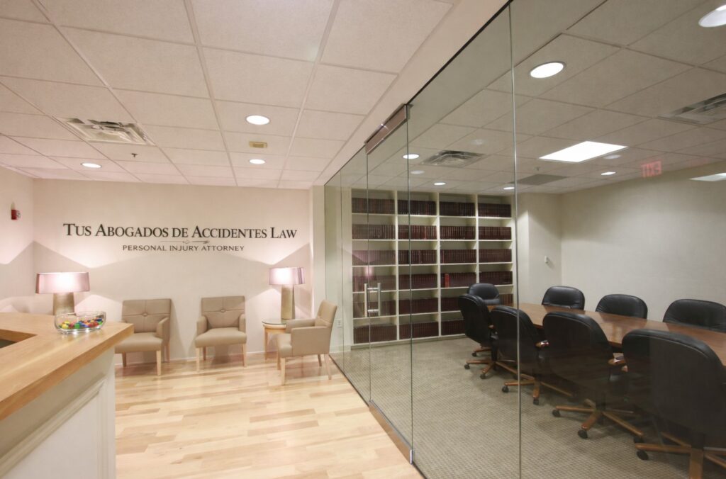 Tus Abogados de Accidentes Law Image